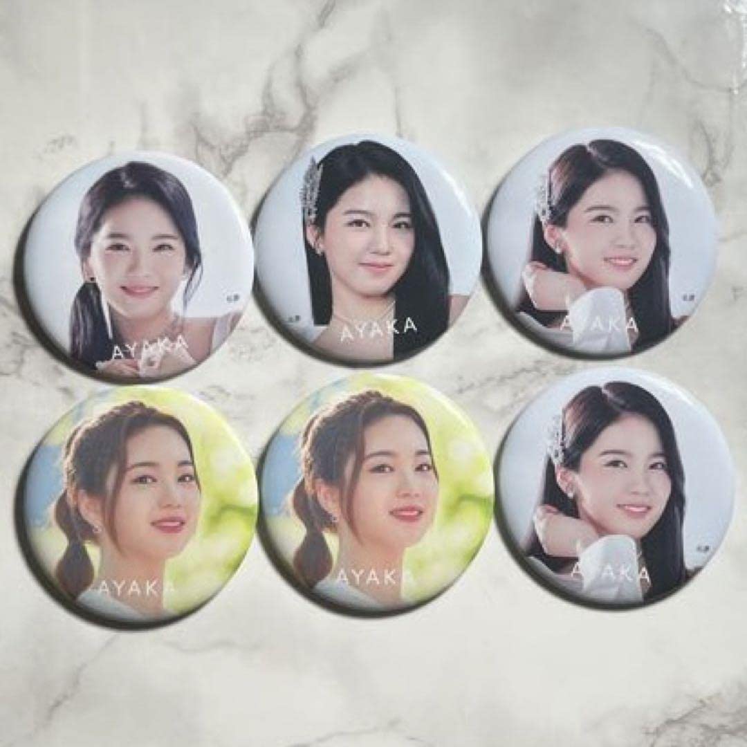 Amazon | NiziU アヤカ 缶バッジ メキハピ ステステ コンプ | バッジ