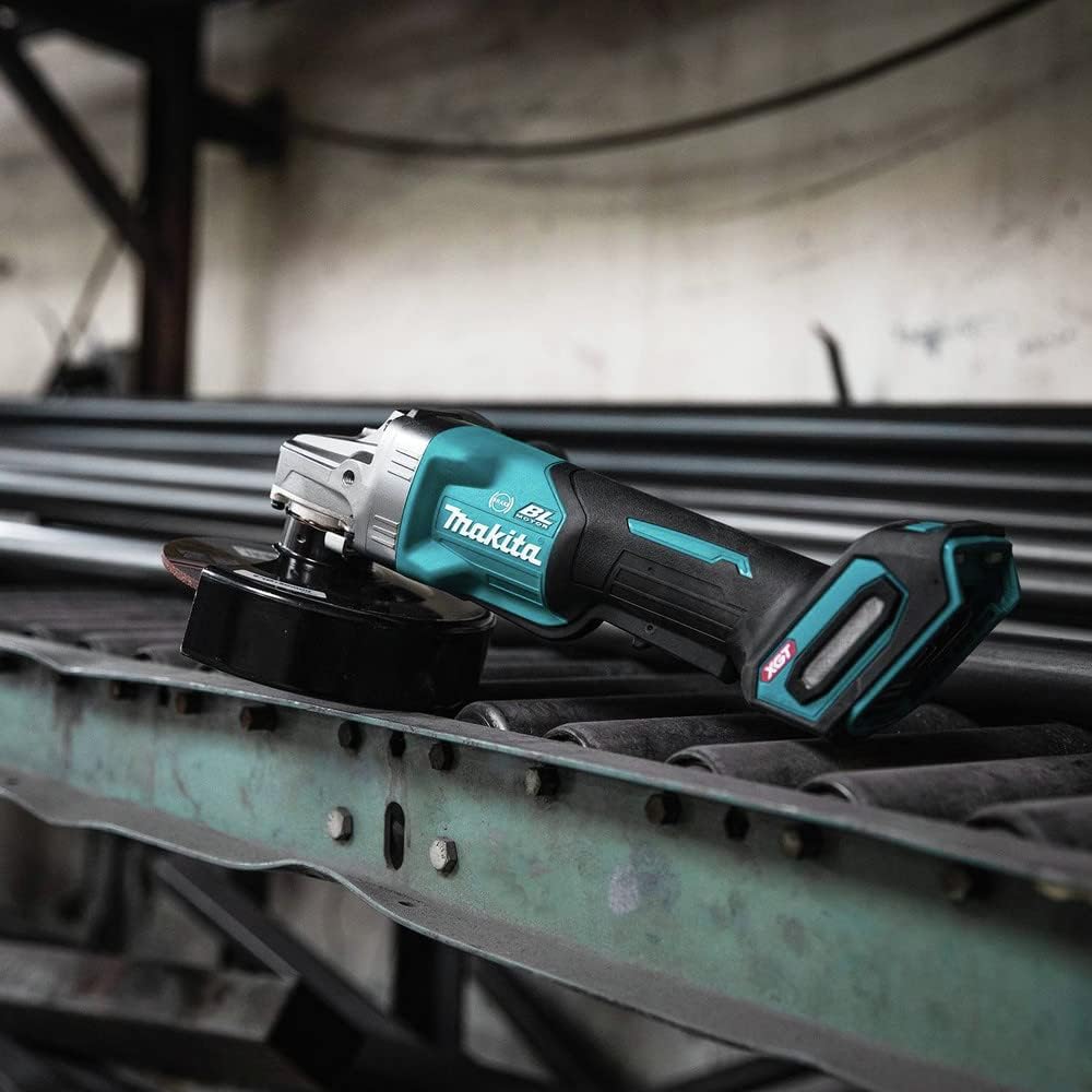 Makita - 40V Max Xgt. Brushless Cordless 6 Paddle Switch A (GAG08Z)