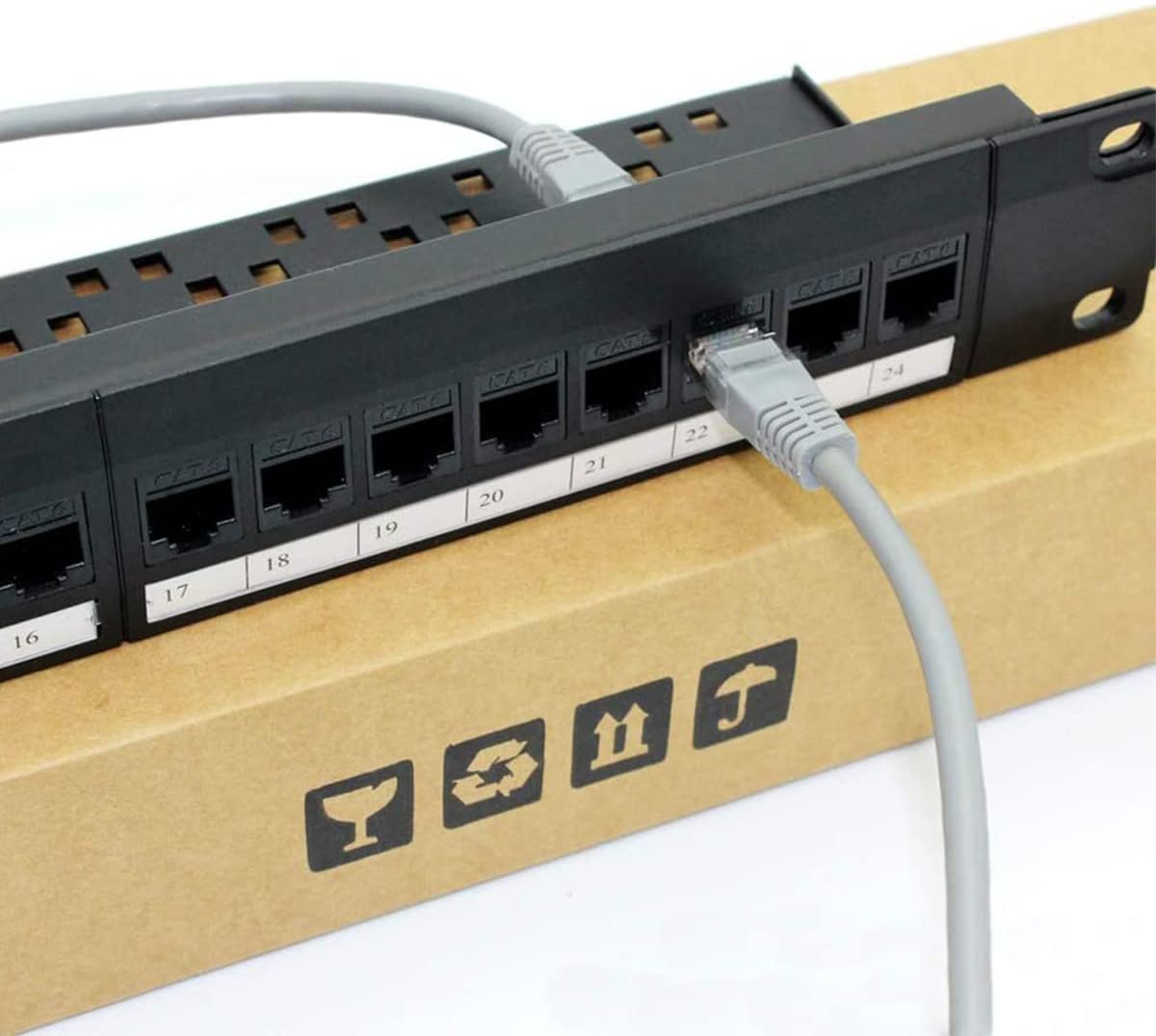 24 Port 1U Rack Mountable CAT6 Patch Panel Pro RJ45 110 Network Mini Patch Pane Integrated Molding, No Rust, Durable(Cate6 Straight)