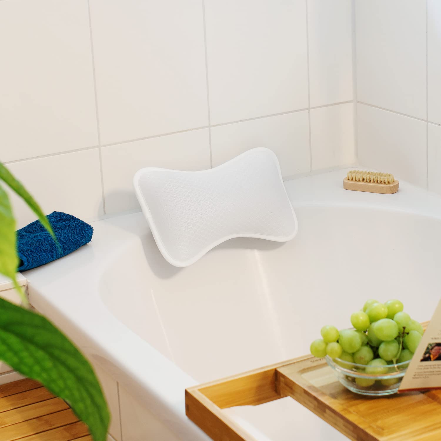 Navaris Cuscino Vasca da Bagno Extra Comfort - Poggiatesta Air Mesh con Ventose - Relax Schiena Spalle Collo - Supporto Piscina Idromassaggio - Bianco