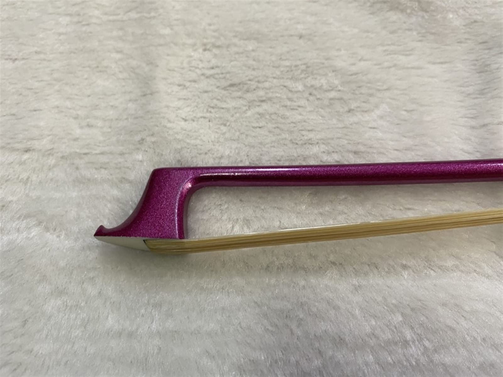 4/4 Größe Professioneller Rosa Puprle Carbonfaser Geige Bogen Atemberaubender Bogen Geigenbogenteile Ersatz Geigenbogen voller Größe
