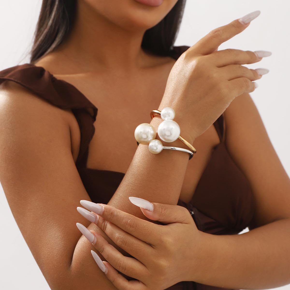 Jumwrit 2pcs Bangle Cuff Bracelets for Women Punk Statement Open Thick Chunky Bracelet Vintage Boho Big Pearl Wrist Cuff Bracelets Trendy Accessories Gift