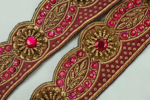 Tasiemka z indyjskim haftem, tradycyjny, cekiny, perły i kamienie ozdobne, ręcznie haftowana na wstążce żakardowej w stylu indyjskim, do Salwar Kameez, oryginalny projekt Neotrims z kolekcji specjalnej embellished-Trimmings-Collection do dekoracji domu or