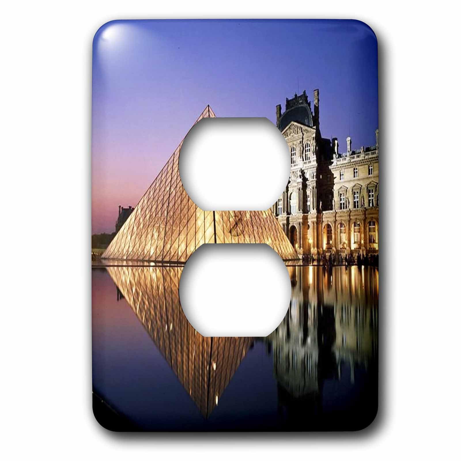 Couverture de sortie Le Louvre à la nuit contre le froid