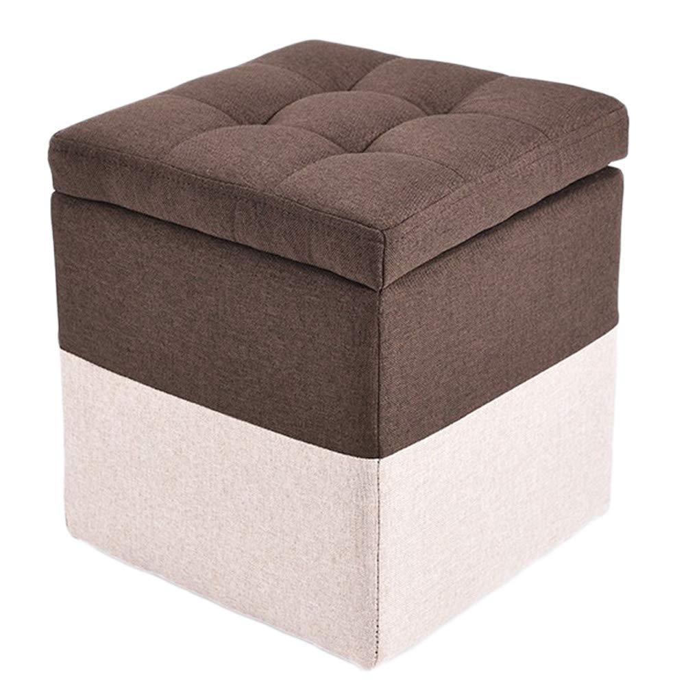 Table basse repose-pieds coffre pour un salon chaleureux et bien ordonné