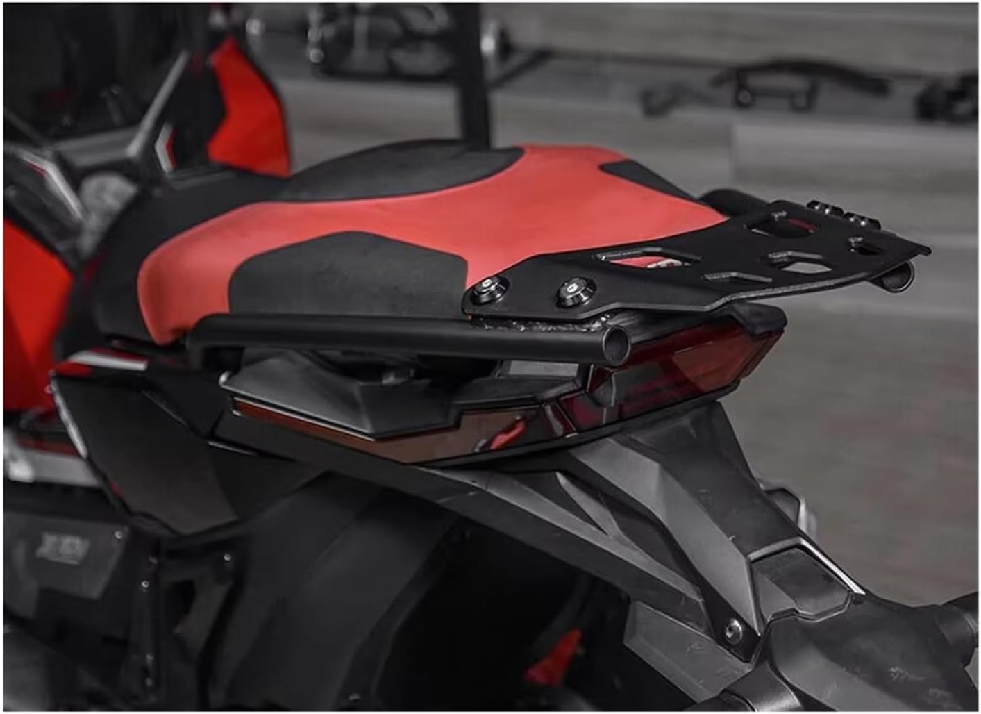 赤い電動カート クッション付き 赤い電動カート クッション付き