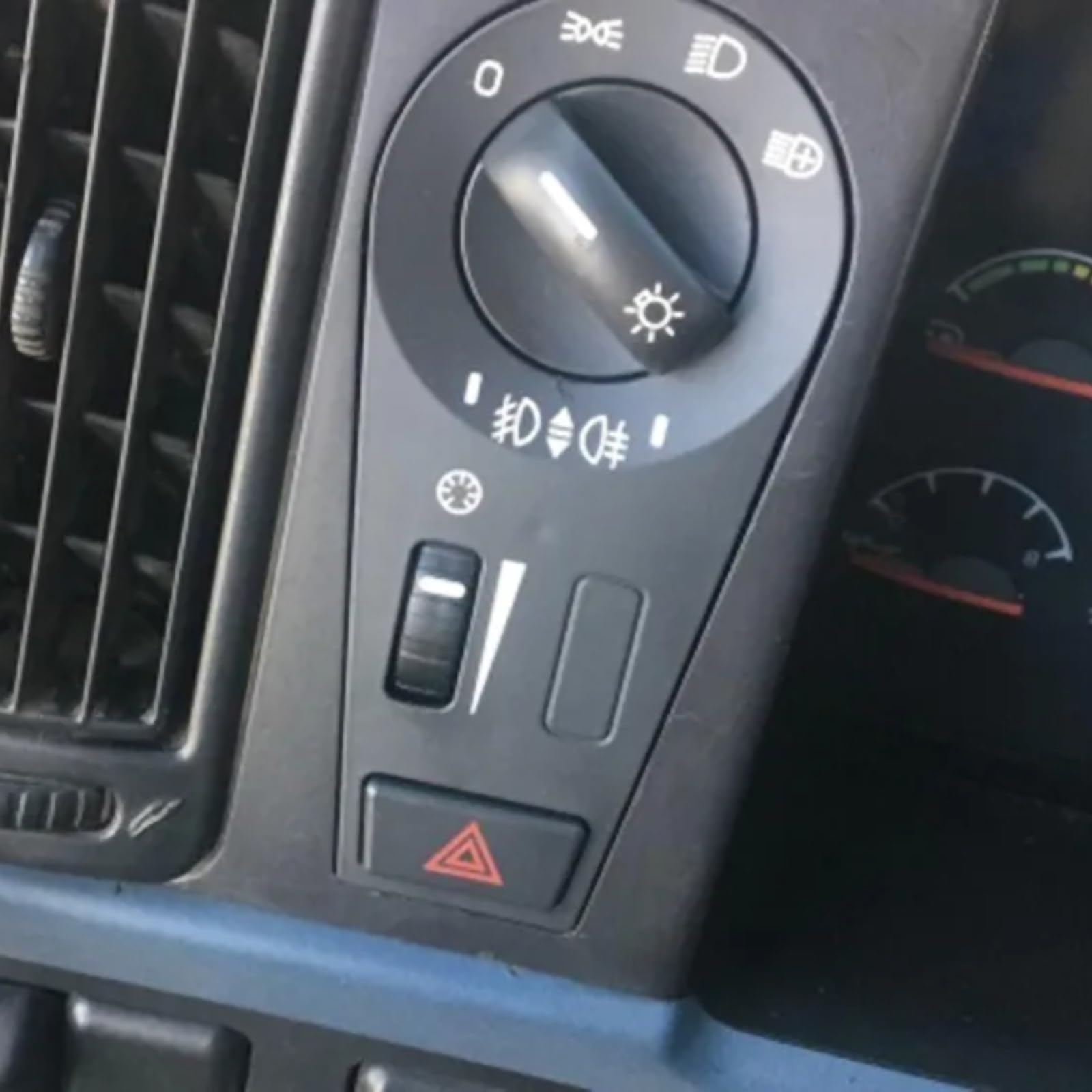 Kompatibel Mit Volvo Für LKW Für FH12 FM VNL 2004 2005 2006 2007 2008 2009 2010 2011 2012 2013 2014 2015 Scheinwerferlampenschalter OEM: 20942844 20466306 Auto-Hauptlichtschalter