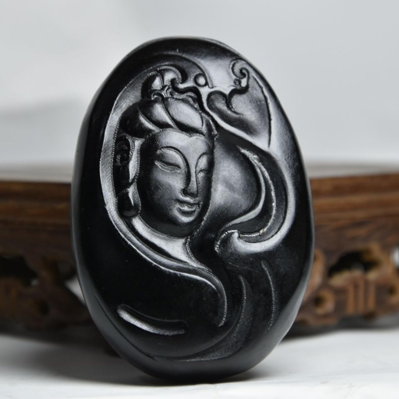 Météorite de fer Guanyin de 7 cm pour décoration zen et magnétique de bureau