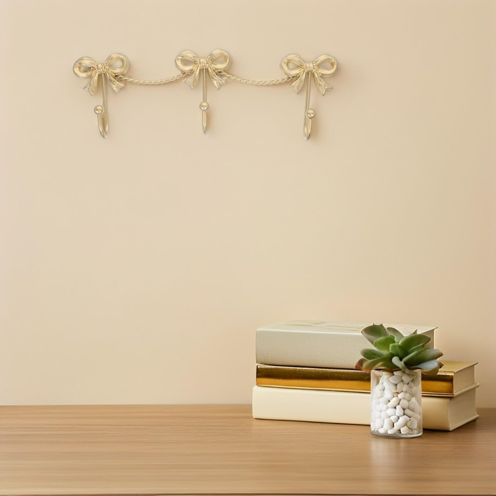 Housoutil Ganchos de Pared Metálicos de Hierro Diseño de Lazo Dorado, Set de 3 Ganchos Decorativos para Llaves, Abrigos y Toallas, Ideales para Baño, Cocina y Oficina, Ahorro de Espacio