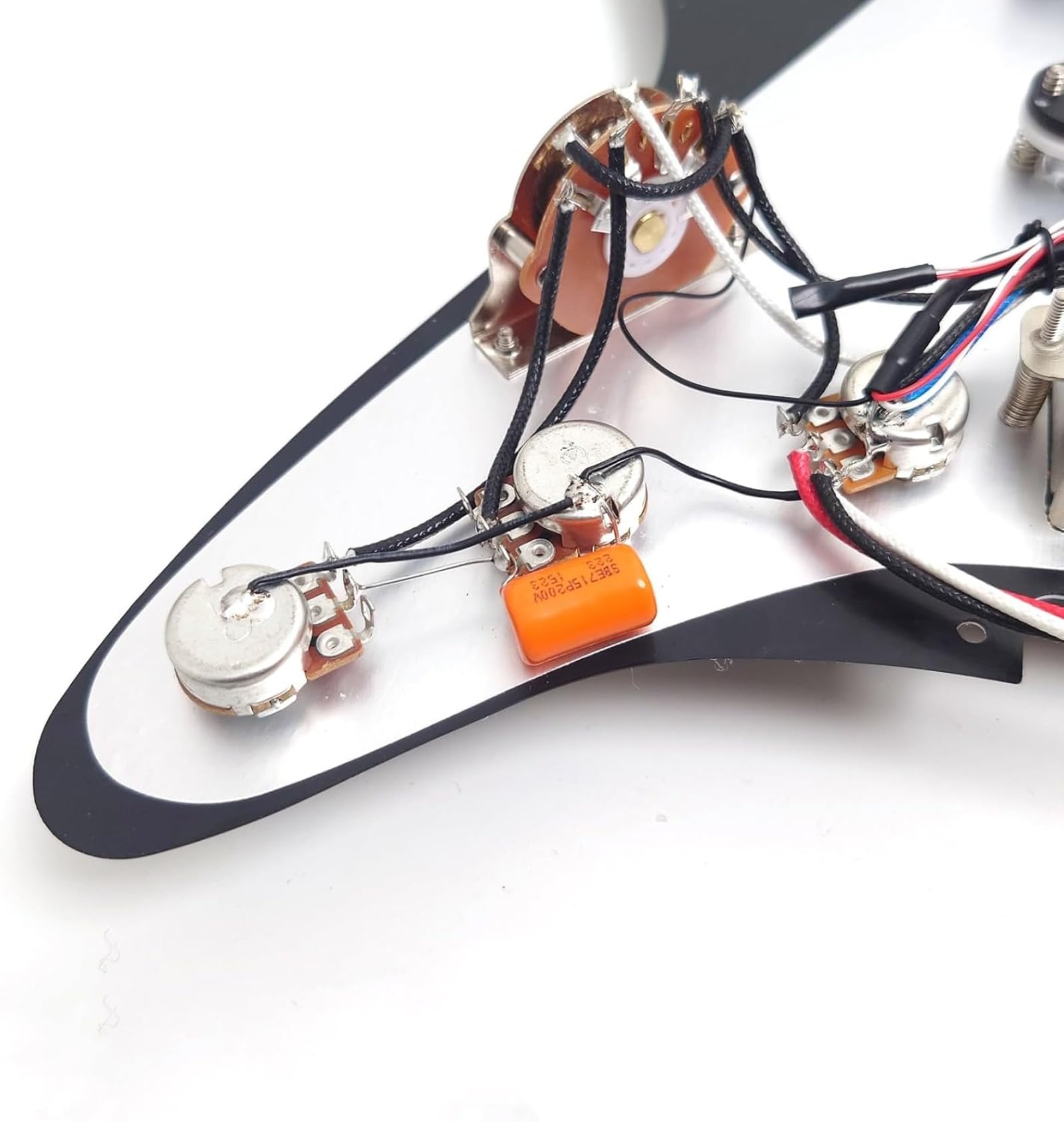 SSH Wstępnie okablowany Pickguard Strat z przetwornikami Alnico 5 Humbucker, osłona kostki do gitary Fender Stratocaster