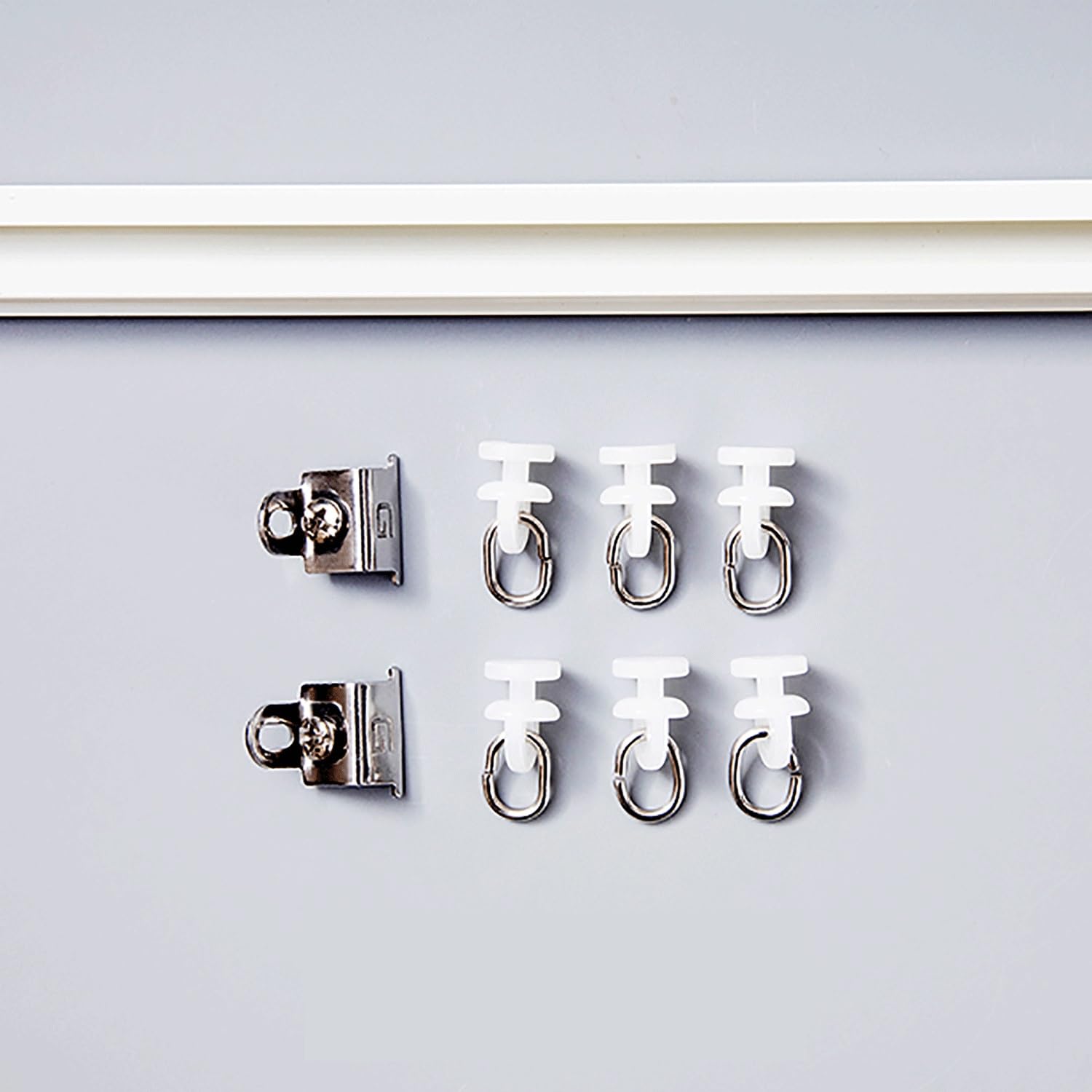 Supports de tringle à rideaux auto-adhésifs sans perçage au plafond ou au mur pour une installation facile, supports de tringle à rideaux et design élégant de 11,4 cm