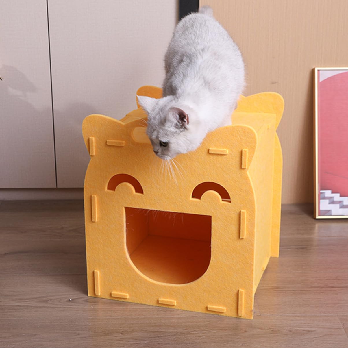 UPKOCH Lit pour Chat Feutre avec Griffoir Détachable Maison pour Chat et Petits Chiens Couchage Pratique et Sécurisé Design Innovant et Attrayant pour Jeu