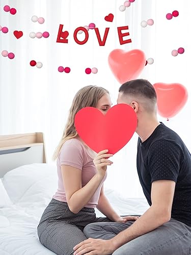 Miniatura 2 de 3 guirnaldas de bolas de fieltro para el día de San Valentín, guirnaldas de corazón de fieltro de amor, total de 74 pompones, adornos colgantes de