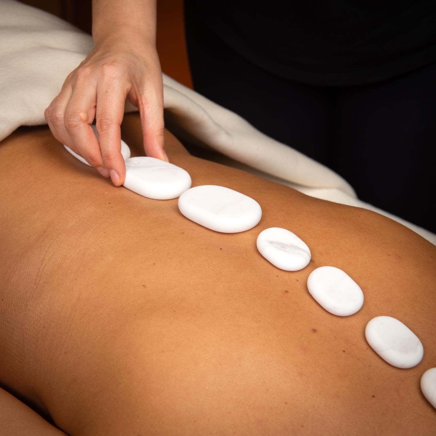 WellTouch Cold Stone Basic Set | 15 pierres de massage en marbre | Accessoires complémentaires au massage des pierres chaudes | Refroidissement et stimulation du métabolisme | Relaxation pour la