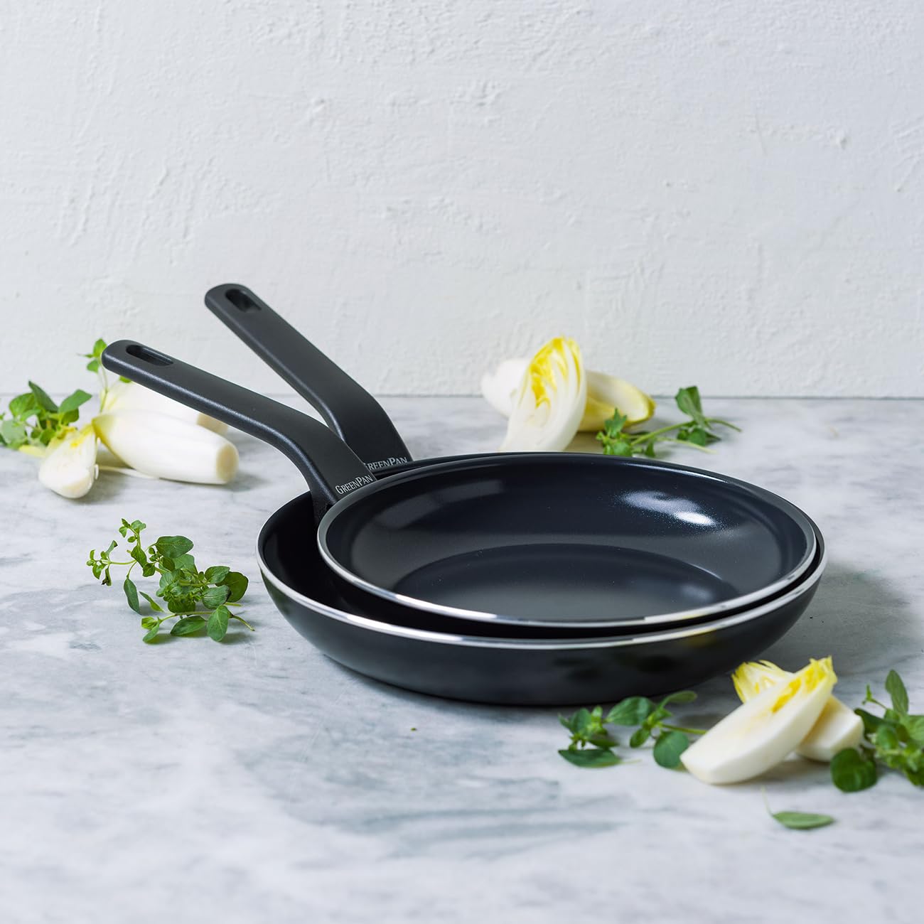 GreenPan Essence Lot de 2 Poêles 24 cm et 28 cm, Céramique Antiadhésive Thermolon™ Renforcée aux Diamants, Sans PFAS, Induction, Lave-vaisselle, Four jusqu'à 160°C, Noir