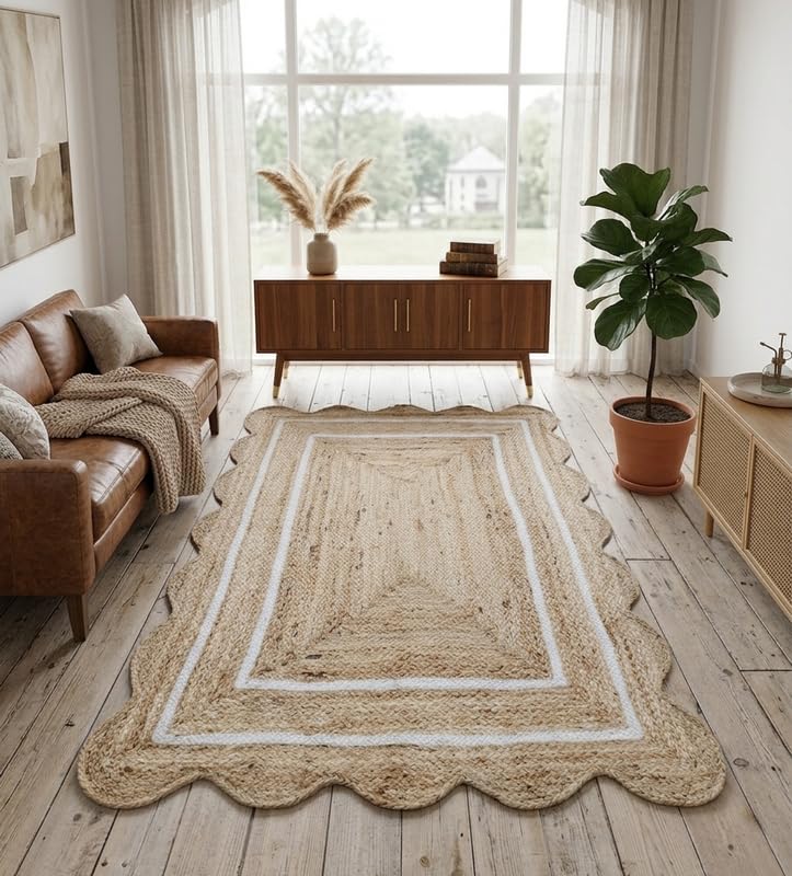 Alfombra artesanal Trademoon de fibra natural con diseño festonado único