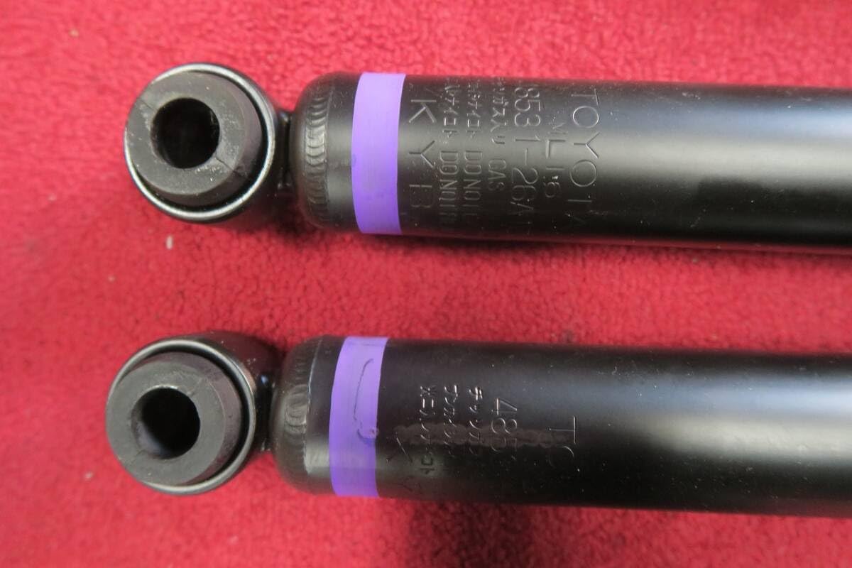 8型ハイエース　ダークプライムS 専用ショック　純正外し 8型ハイエース ダークプライムS 専用ショック 純正外し 8型