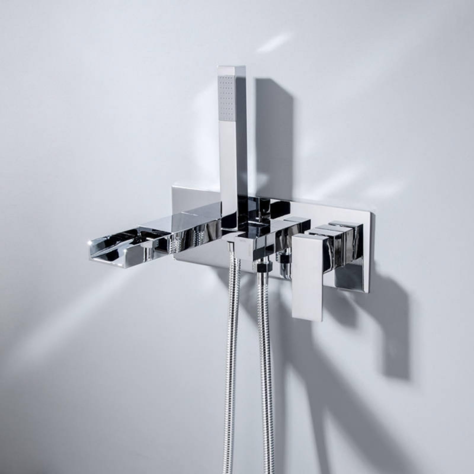 Mitigeur cascade baignoire chrome avec douchette et flexible LWX
