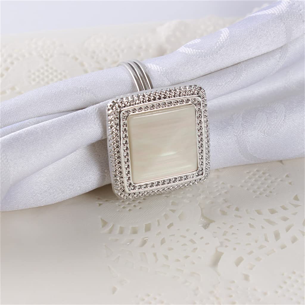 Lot de 10 ronds de serviette argentés pour banquet de mariage à l'hôtel.
