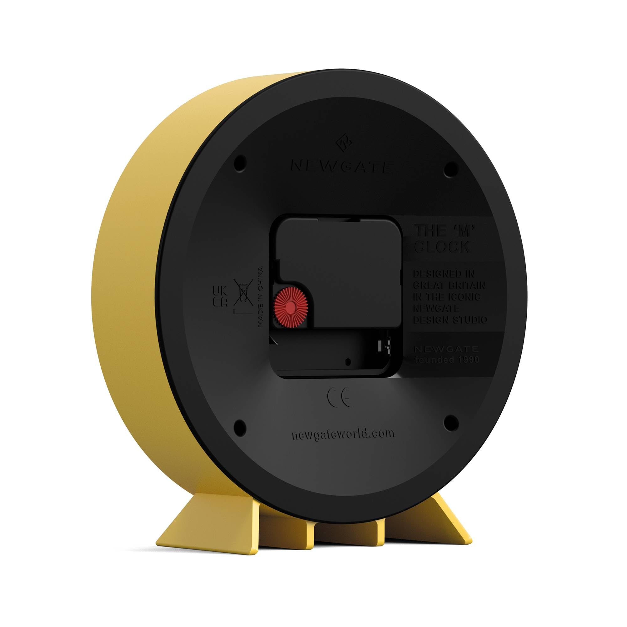 Newgate® M Orologio da scrivania Mantel Railway | Progettazione moderna dell'orologio rotondo della stazione | Giallo | Stile contemporaneo per scrivania, tavolo, mensola o comodino