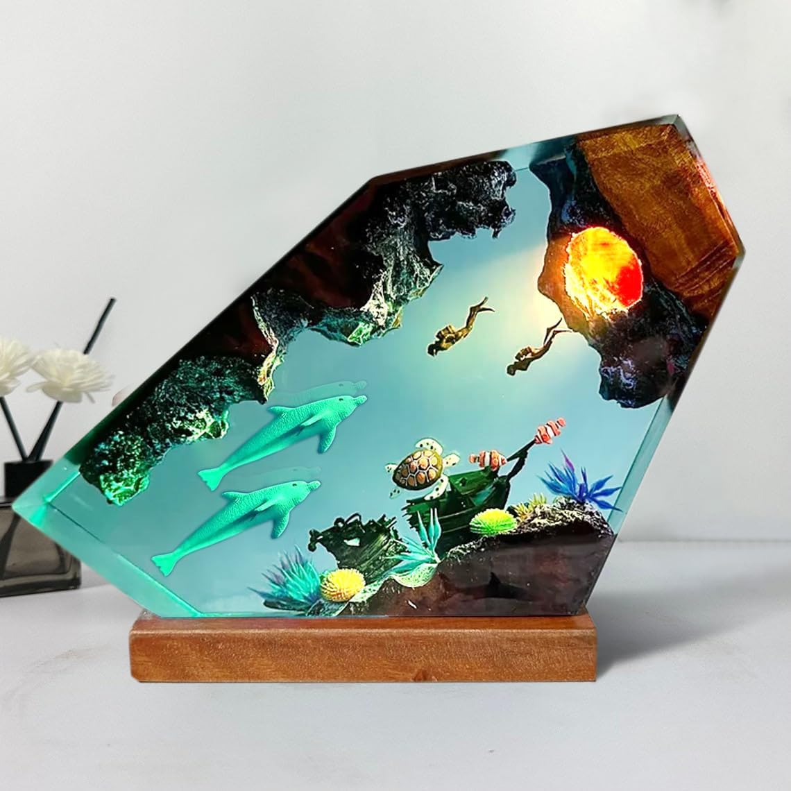 Dolphin Resin Ocean Night Light,Scuba Diver Epoxy Lamp With Wooden Base,RGB Lighting,Handmade Art Piece Statue Lamp for Home Decor,Dolphin Gifts for Women & Men,Valentine's Day Gifts (S, 6" x 4")