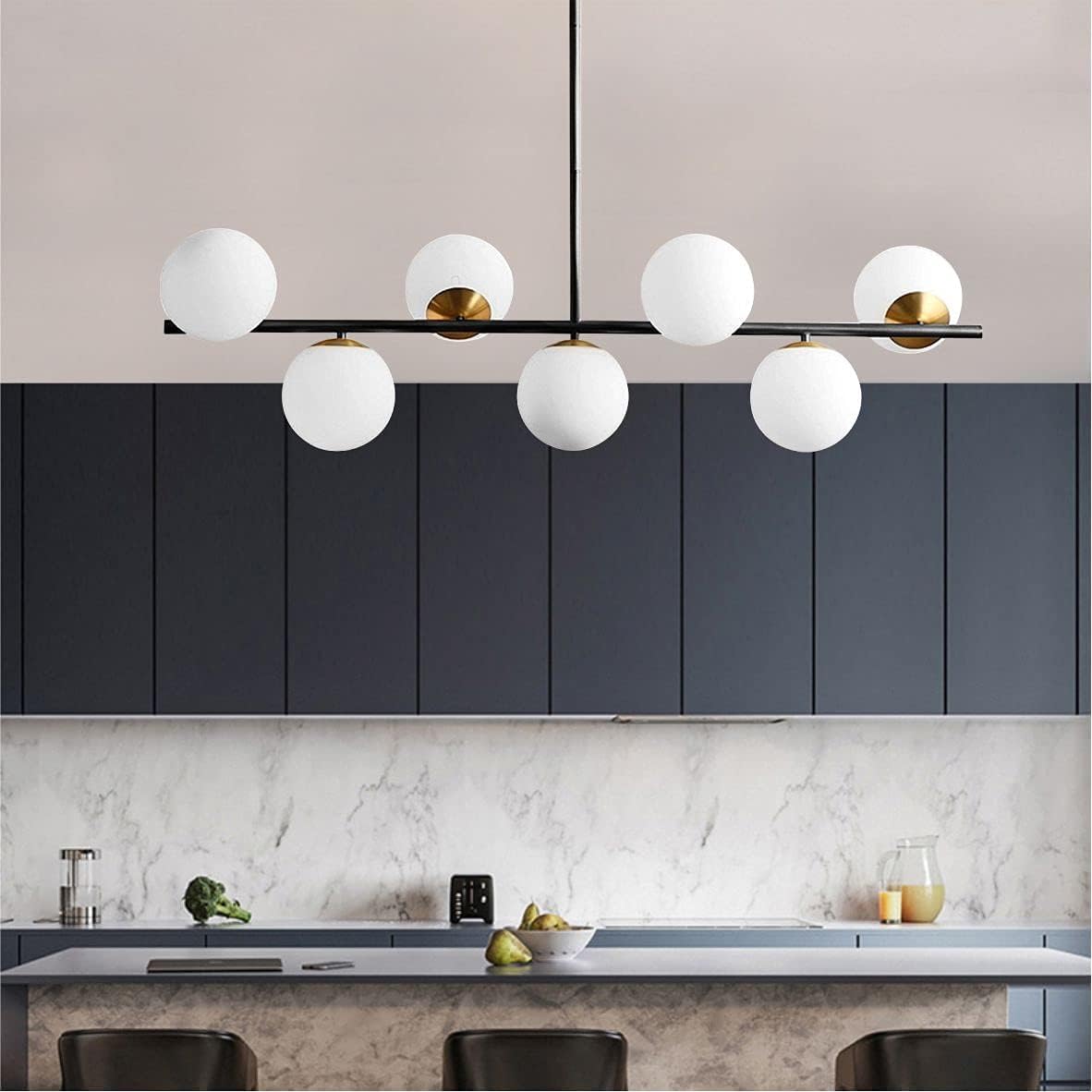 KCO Illuminazione Nero e Ottone Lineare Lampada a Sospensione Mid Century Moderno Sputnik Lampadario 7 Luci Vetro Latte Globo Cucina Isola Illuminazione a sospensione per Sala da pranzo Soggiorno