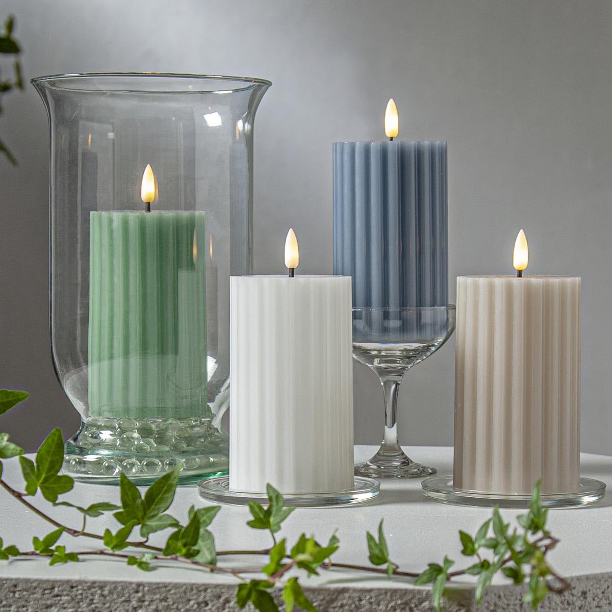 4-częściowy zestaw świec LED "Stripe", wysokość 15 cm, średnica 7,5 cm, biały, beżowy, zielony, niebieski, timer, płomień 3D