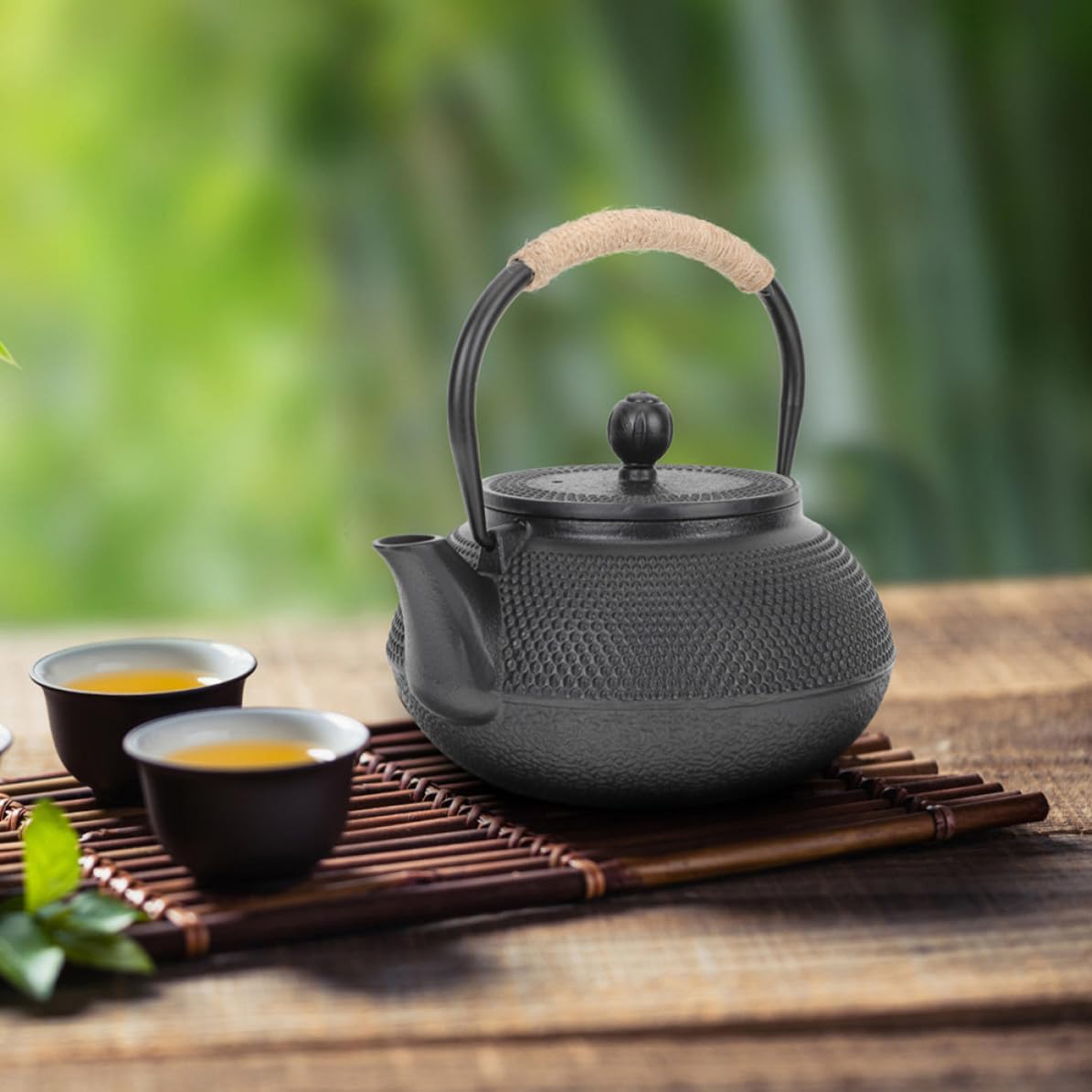 Petite Théière en Fonte 0, 6 L Noire Poignée Isolante et Couvercle