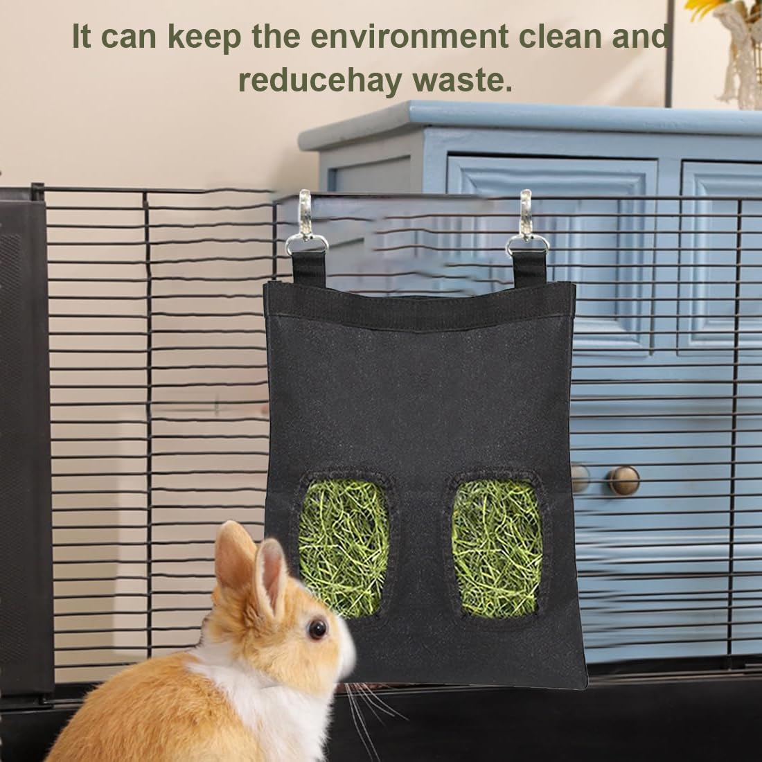 Sac à Foin pour Lapin, Distributeur de Foin Automatique Suspendu avec 4 Fenêtres, Noir