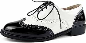 Sapato Oxford Oxford preto e branco com salto grosso, couro envernizado, vintage, com cadarço, dois tons