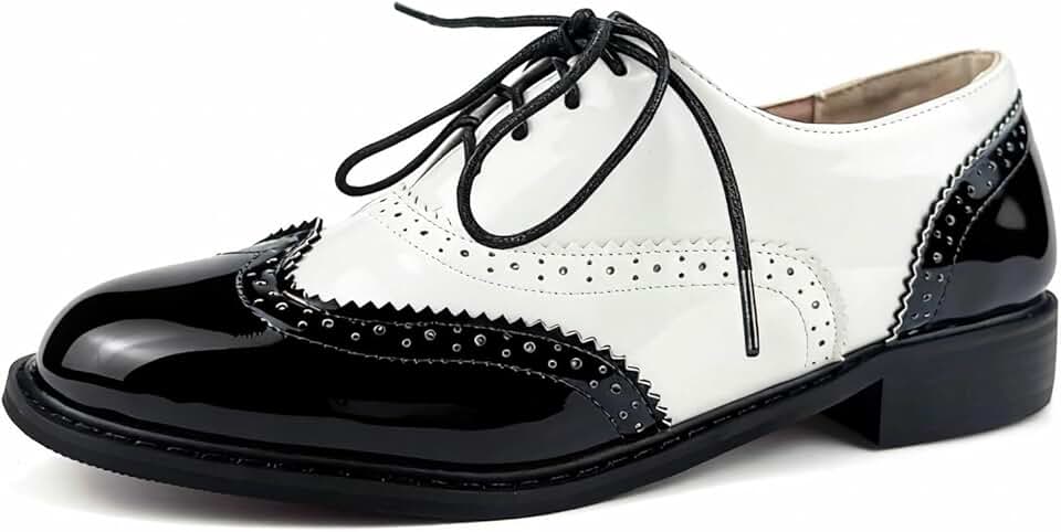Sapato Oxford Oxford preto e branco com salto grosso, couro envernizado, vintage, com cadarço, dois tons