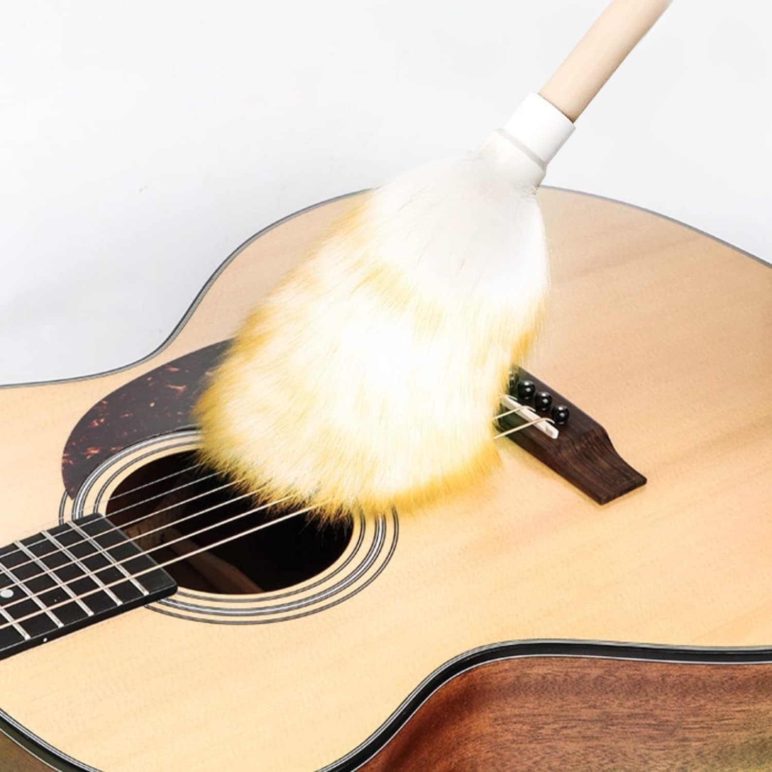 Duster Made of Lambswool with Solid Wood Handle and Lanyard, Antistatic Duster, 38 cm Long, for Cleaning Ceiling Fans, Curtains, Computer Screens, Bookshelves, etc.