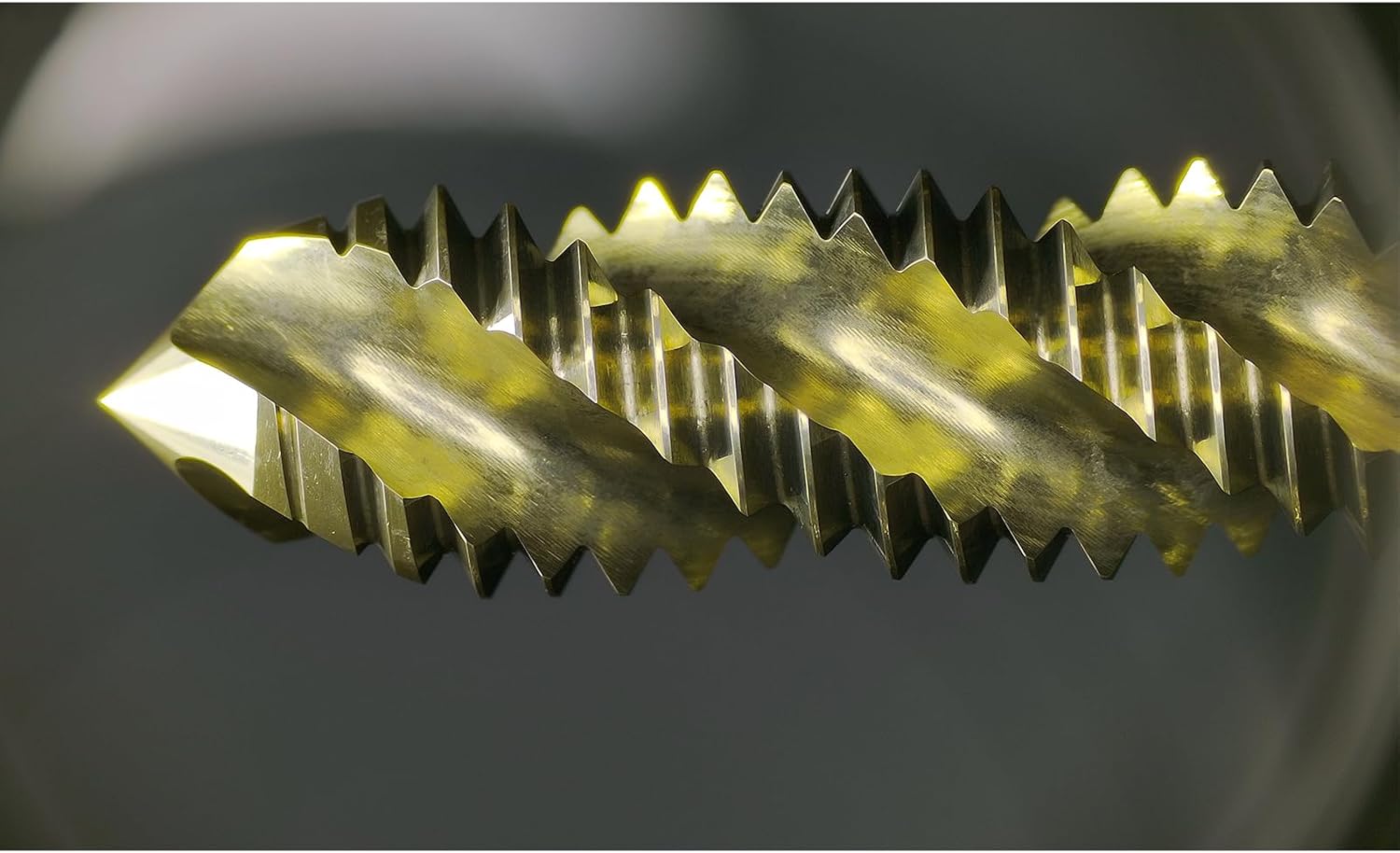 Tools ZrN Coating Spiral Flute Taps 3 Flutes HssCo Taps for Steel, Machine Screw Tap Set,M2 M2.5 M3 M4 M5 M6 M8 M10 M12 Thread Tapping Tool 9cps