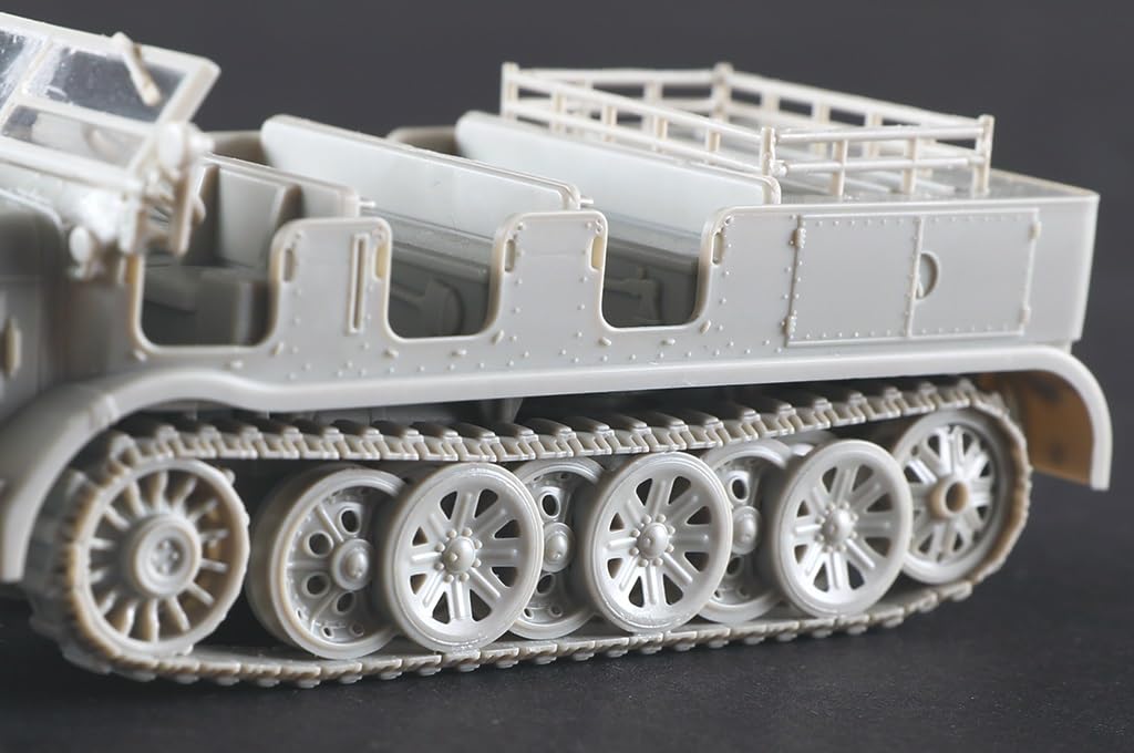 Amazon | トランペッター 1/72 ドイツ Sd.kfz.8 12t重ハーフ