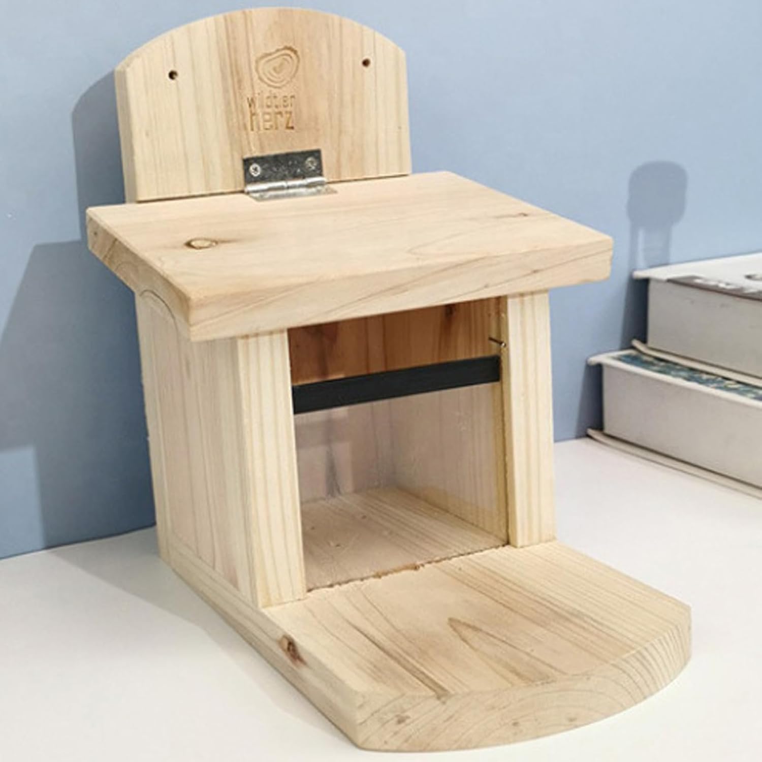 Squirrel Feeder Windproof Wooden Dispenser for Squirrels, Extra Long Board Feeding House, Durable Outdoor Wildlife, Easy Placement, Squirrel Feeder Accessory for Pets Home Garden Yard Patio Balcony