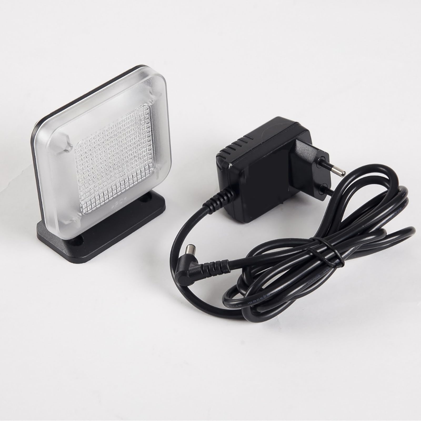 Lampe LED Simulateur de Fausse Téléviseur, Anti-effraction et Antivol avec Minuterie et Capteur de Lumière LED, Lumière de Sécurité Nocturne, Sécurité à Domicile,PowerAdapter