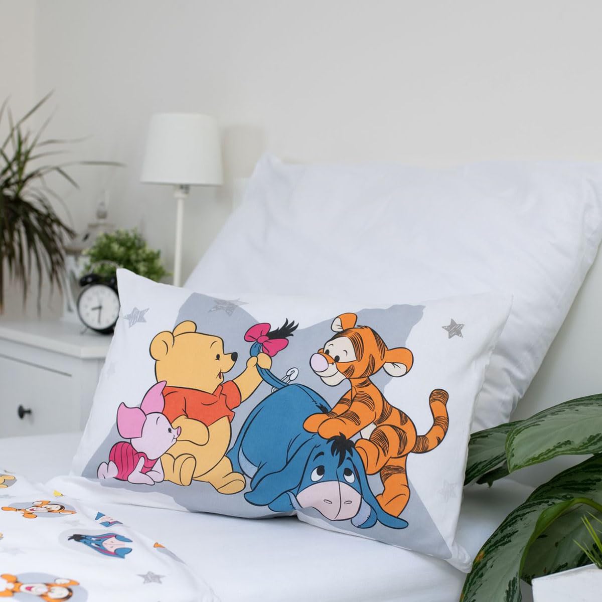Jerry Fabrics Parure de Lit Winnie l'ourson et Ses Amis pour Bébé ou Petit Lit, Housse de Couette Révesible 100x135 cm + Taie d'oreiller 40x60 cm, 100% Coton, avec Tigrou, Bourriquet et Porcinet