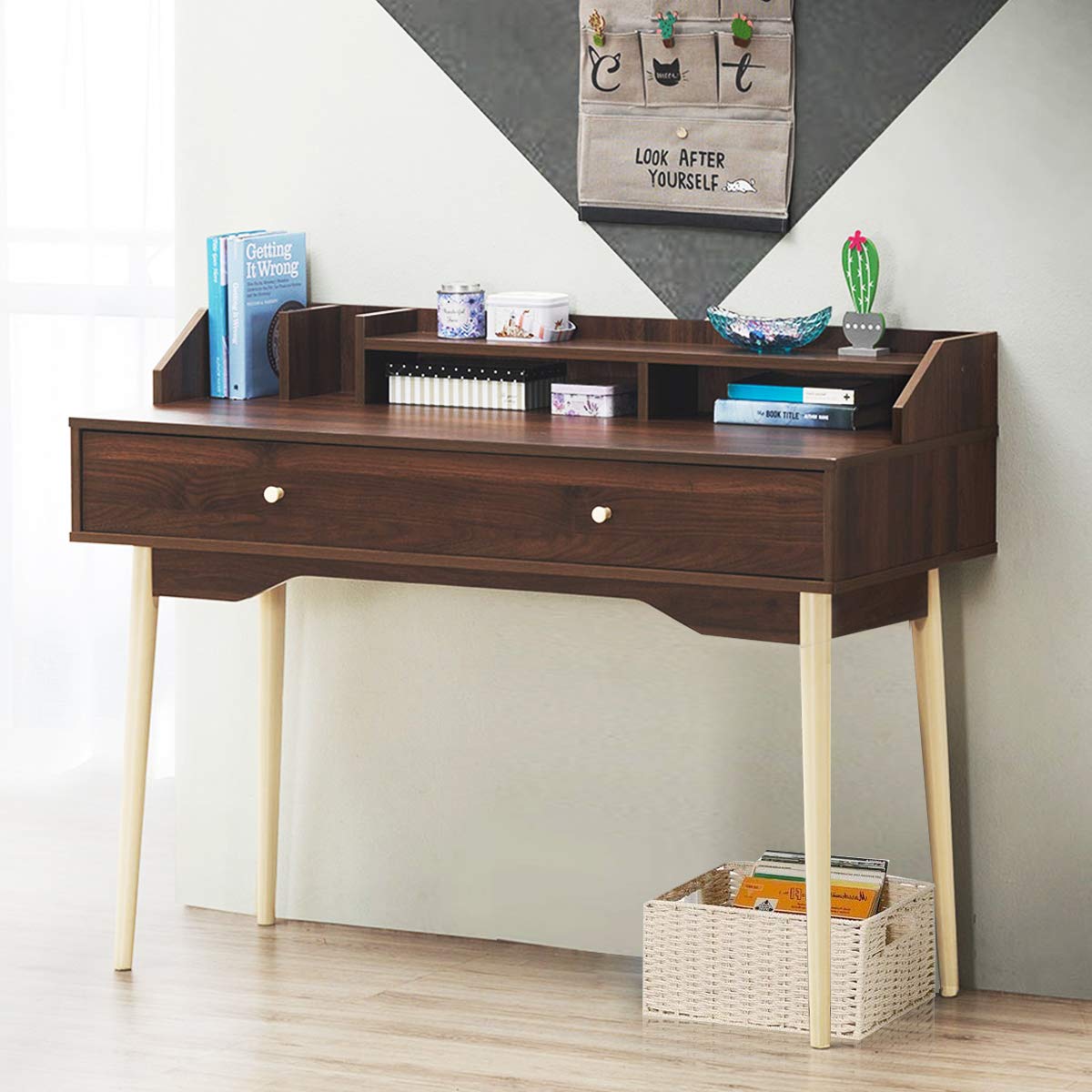 COSTWAY Escritorio de Computadora con Cajón, Escritorio de Oficina con Patas de Madera de Goma, Superficie Espaciosa, 2 Compartimientos, Dispositivo Antivuelco para Estudio Oficina (Marrón)