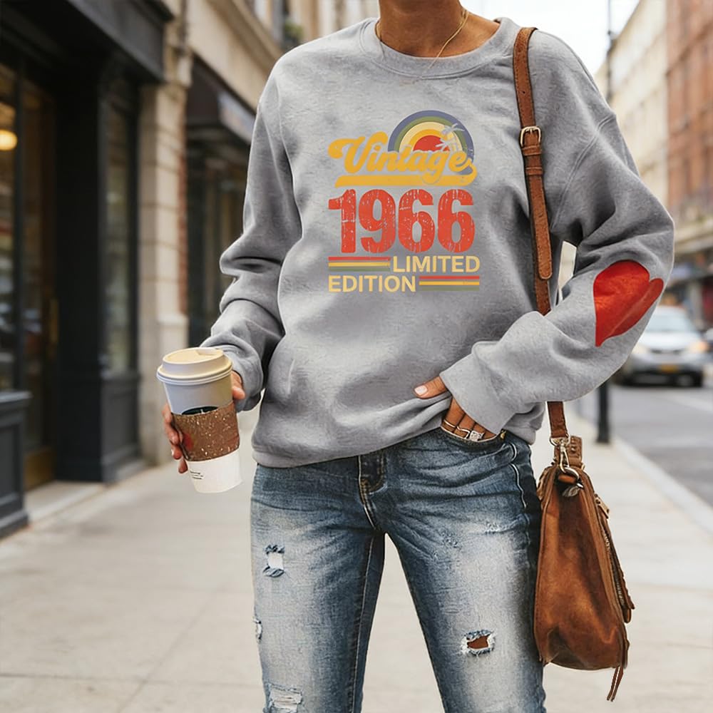 Sweat-shirt vintage 1966 pour femme « Born in 1966 » - Cadeau de 60e anniversaire - Col rond - Manches longues avec cœur rouge