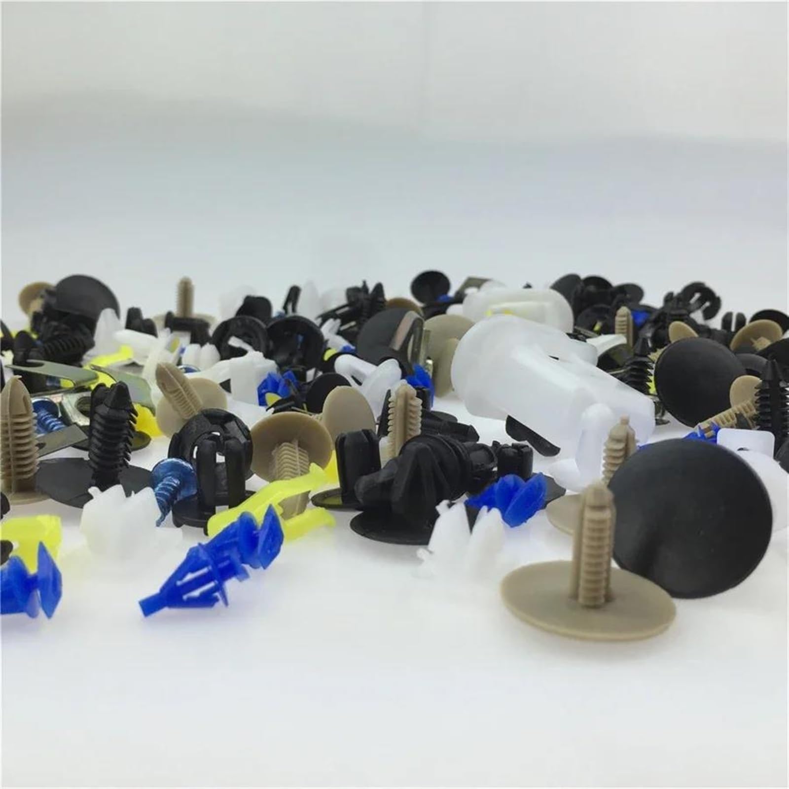 Viti e accessori 200 Pezzi Accessori Per Auto Clip A Scatto Per Porta Parafango Per Bagagliaio Base Per Paraurti Fibbia In Plastica Espansa Per Soffitto Di Fissaggio Automatica Universale