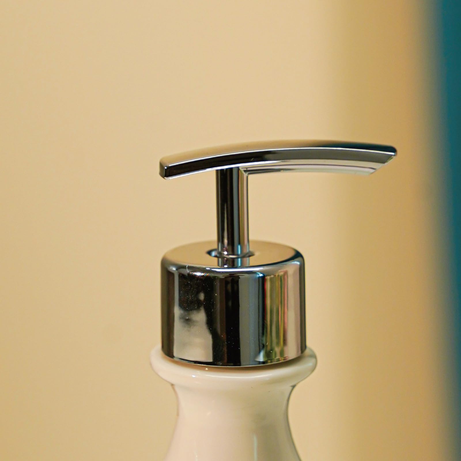 Dispensador de jabón de cerámica con Relieve Floral, Botella de de loción de baño, decoración de mostrador de Flores de Valle para Lavabo, baño de Invitados, dispensador de jabón de de