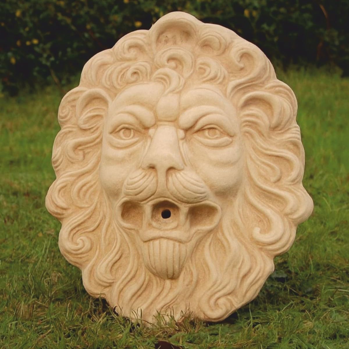 Casa Padrino Barokowa dekoracja ogrodowa gargulca ścienna relief głowa lwa beżowy wys. 43 cm
