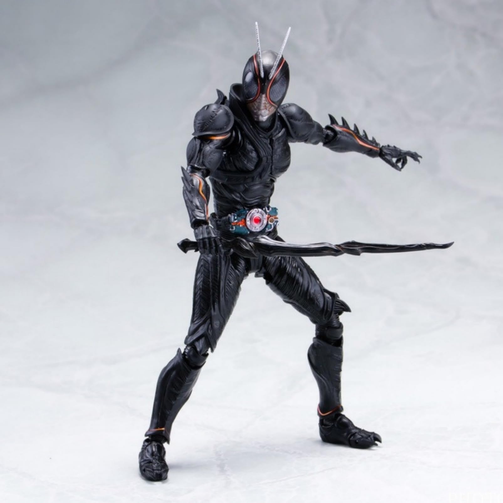 Amazon | フィギュア（真骨彫） 仮面ライダークウガ アルティメット  