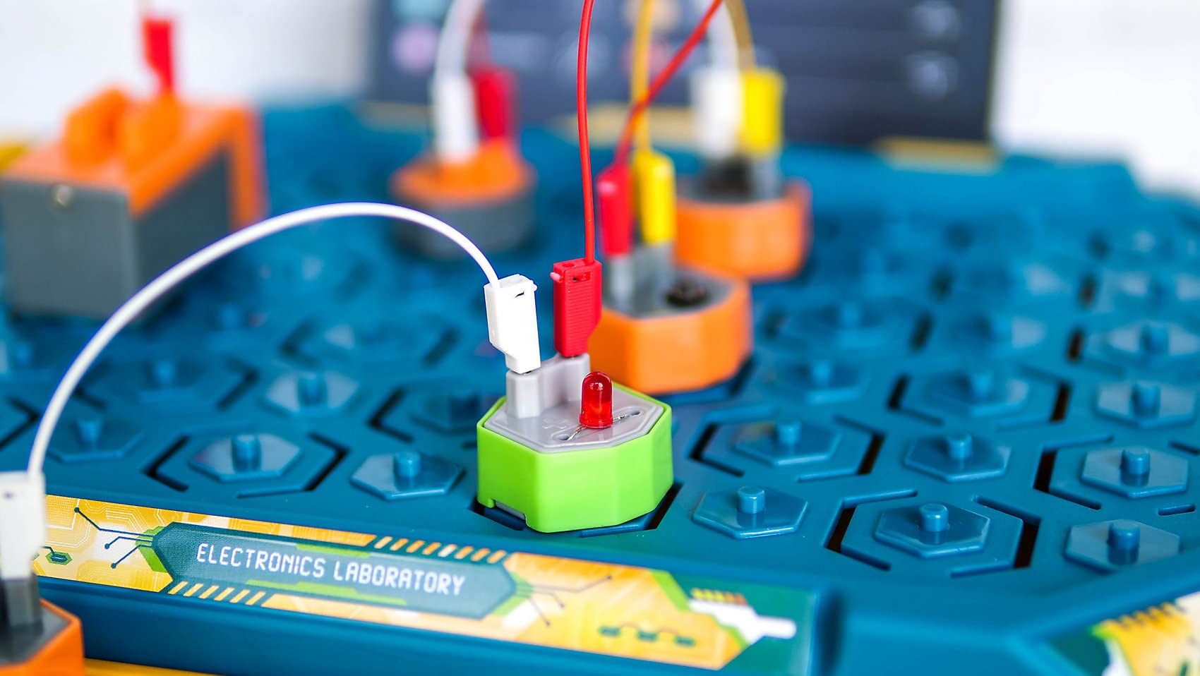 Clementoni Galileo Lab - Il mio laboratorio elettrico, emozionante scatola per esperimenti, kit elettronico con sensori ed effetti luminosi, per bambini dagli 8 anni in su, Clementoni 59292