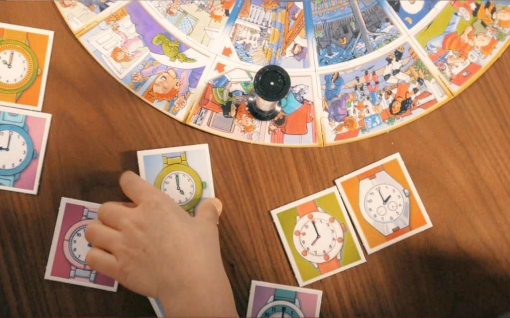 Ravensburger 24995 - Who Knows The Watch? - Play and Learn for Children, Educational Game for Children from 6-9 Years, Playing New Learning for 1-4 Players