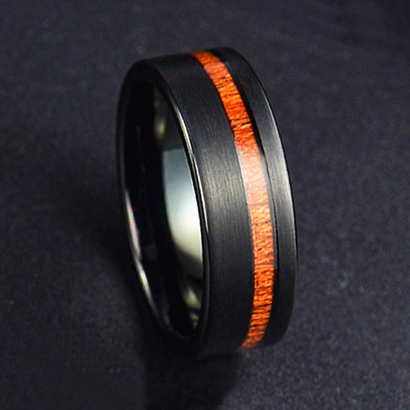 Anello Carburo di Tungsteno Koa Legno Intarsio Fede Nuziale per Uomo Comfort Fit Anello Uomo Personalizzabile Incisione 8MM Anello Nuziale Nero Misura 12-31