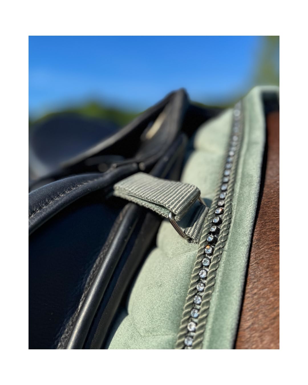 4Horses Dressurschabracke Leeds, atmungsaktive Schabracke mit Coolmax-Futter, Schaumstoffpolsterung, Polyfill und Klettschlaufen