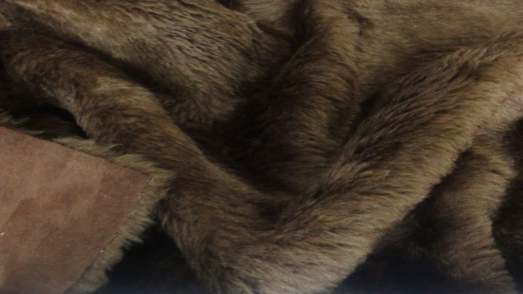orso turchese in pelliccia di tiglio, 25 x 155 cm