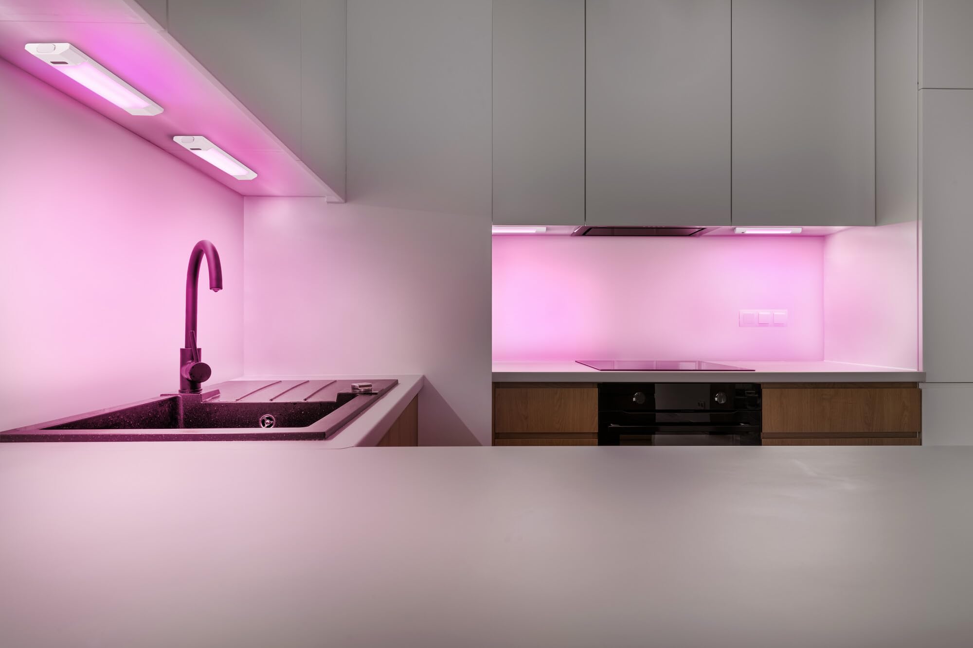 LEDVANCE Linear Edge Sensor Luminaria bajo mueble de alto voltaje con RGBW, 30cm, regulable, 4W, 230lm, 3000K, luz blanca cálida, aluminio blanco, IP20, mando a distancia blanco