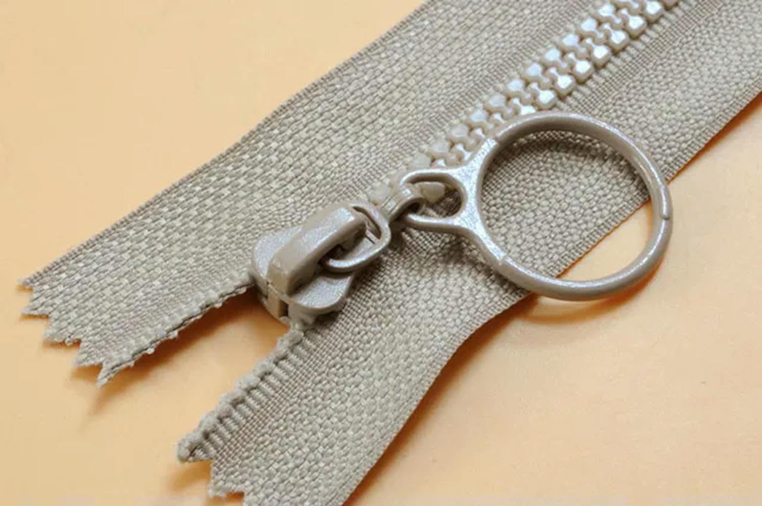 Umass Light Khaki 10Pcs 3# Resin Zippers For Sewing Decorative Children's Color Zipper Puller Sleeping Bag Zipper For Garment Accessories